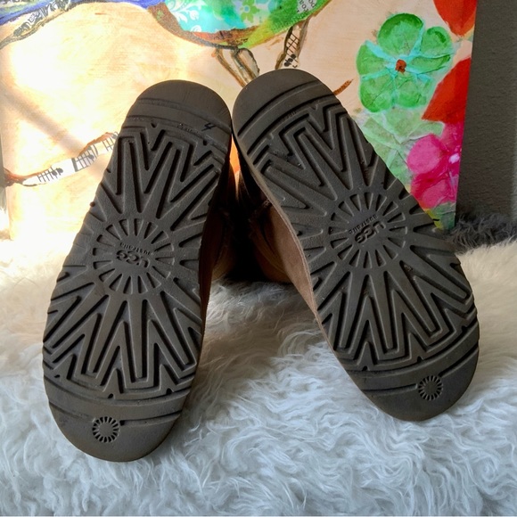 UGGS Bailey Button Tall Chestnut Size 7 - Picture 9 of 10